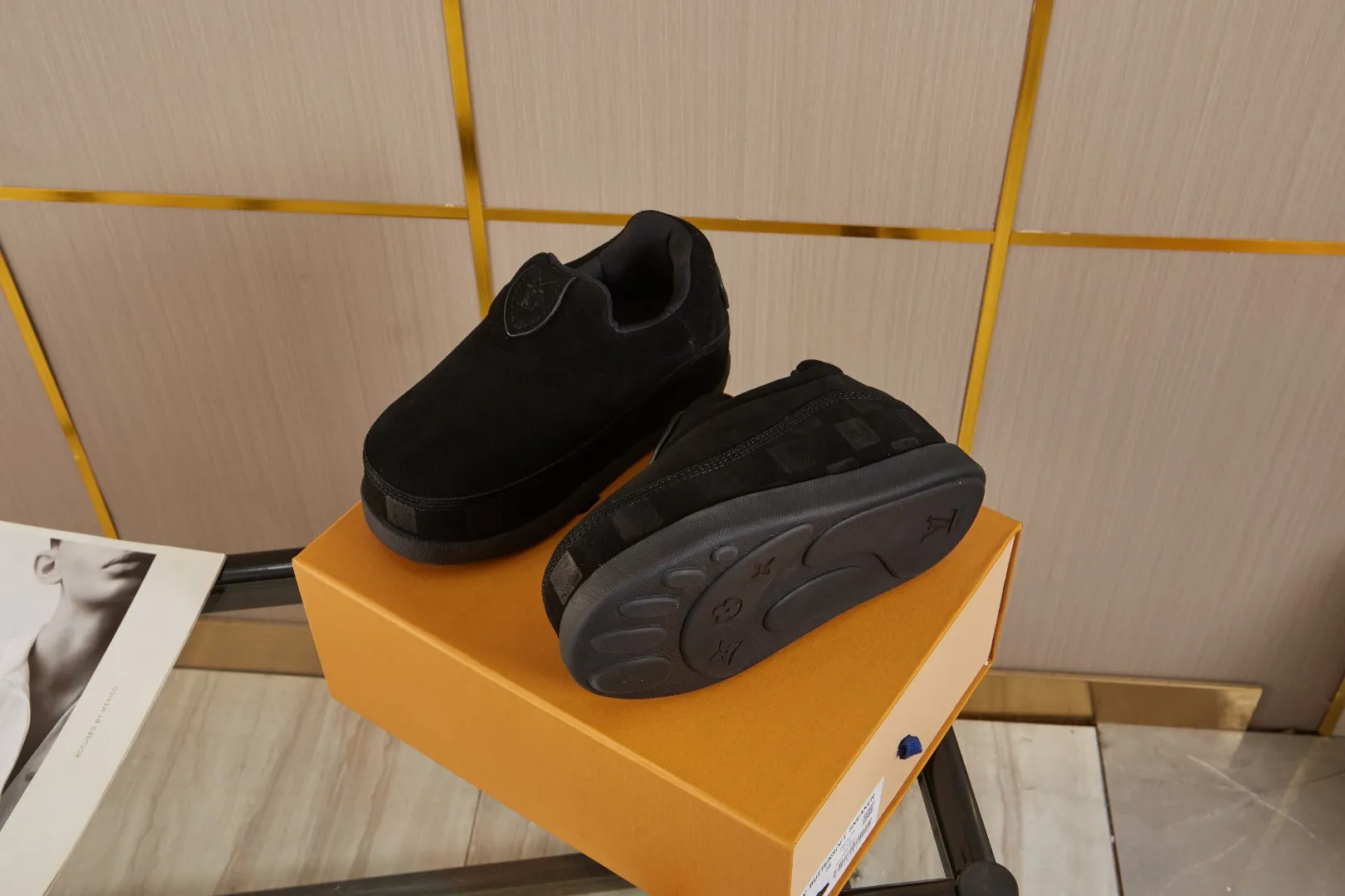 💰💰💰 660 hot items 🆕🆕🆕𝙇𝙑🔥New models are on the shelves🔥 Louis Vuitton 25ss, LV co-branded nigo YETI Fat Ding is ugly and cute, many internet celebrities have put it on the show, a classic and versatile item. Fabric: imported high mercerized cowhide suede. Lining: High-grade elastic mesh, original molded outsole. Size: women's clothing, 35-41 (customized for women's 40 and 41), men's clothing 39-46 (customized for 45-46)